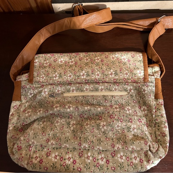 Flowery crossbody satchel messenger bag - Picture 2 of 5